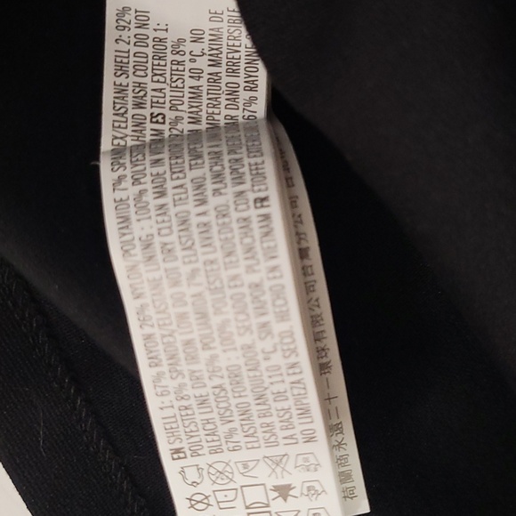 Little black dress. Forever 21 - Picture 8 of 10